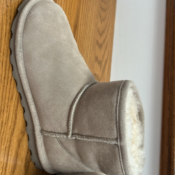 Bearpaw Womens Alyssa Ivory Suede Ankle  Pull On Snow Boots.  Gently Used. - Picture 6 of 8